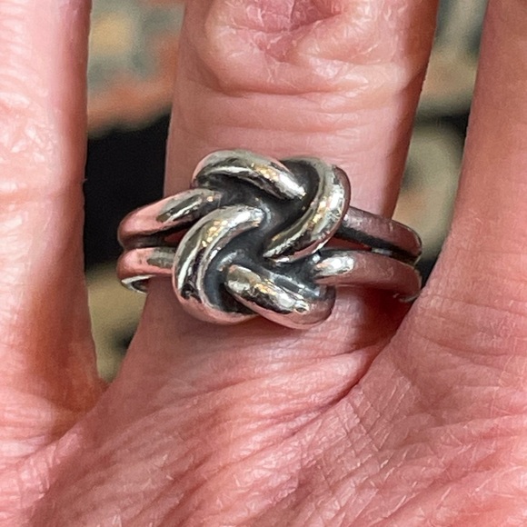 James Avery Retired Lovers Knot Ring - Picture 6 of 7